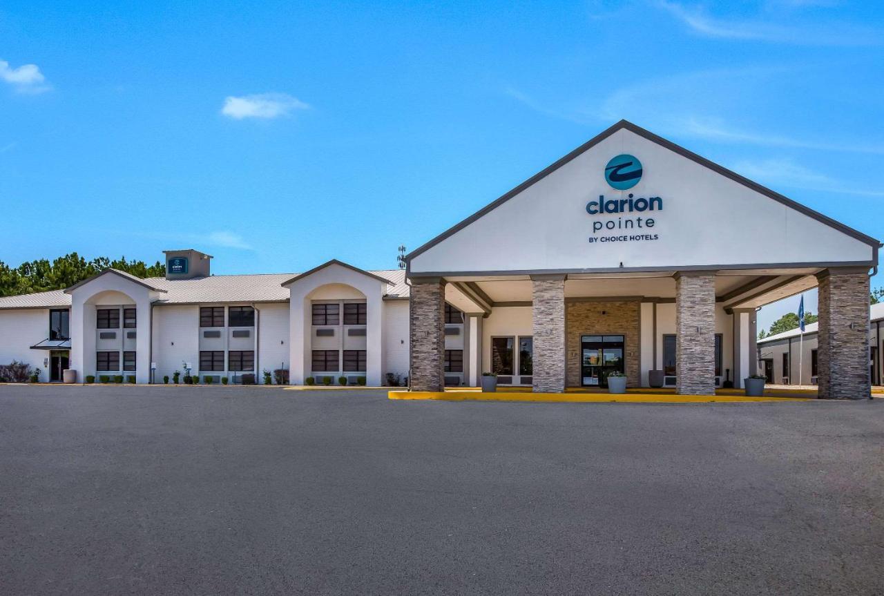 Clarion Pointe Marshall Hotel Exterior photo